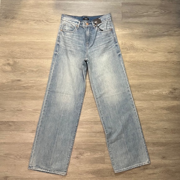 Express, High Waisted Wide Leg Jeans - Light Wash - Size 2R - Picture 3 of 13